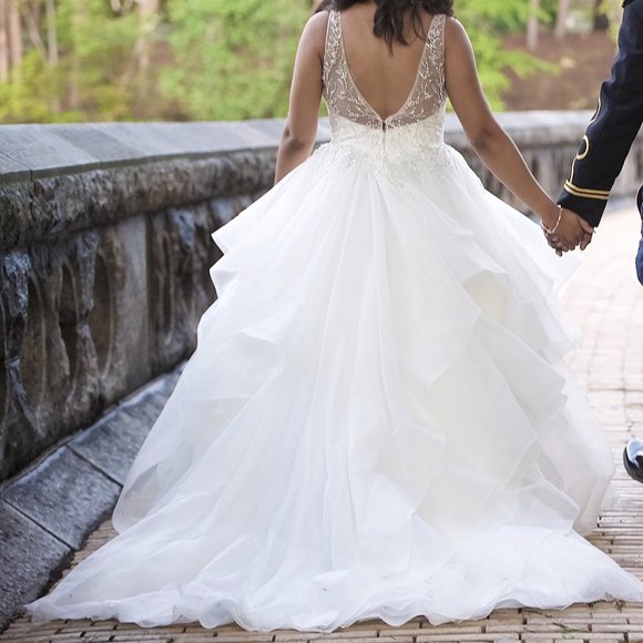 Amelie Maggie Sottero Wedding Dress - Picture 8 of 8
